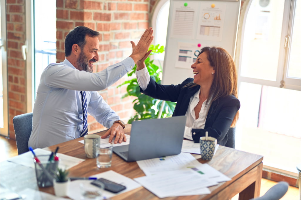 Bienestar laboral oficina y salario emocional