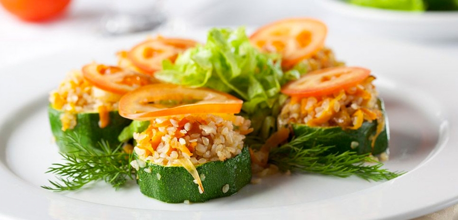 Comida vegana gourmet en restaurante de comida vegana