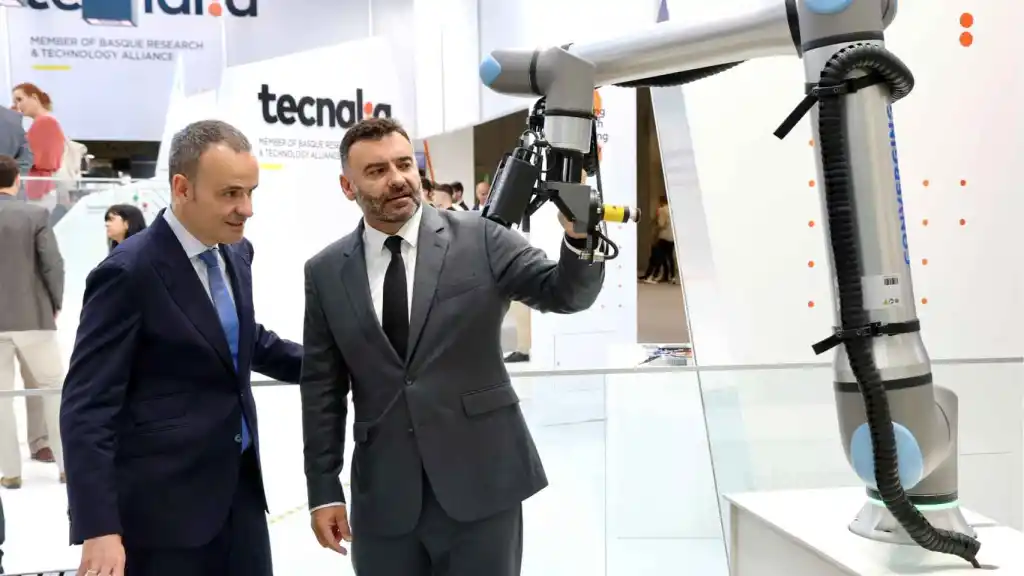 La fábrica del futuro: más inteligente y con nuevos robots pero con las personas como epicentro