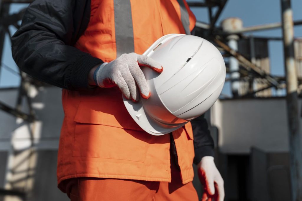 Casco de seguridad en la obra