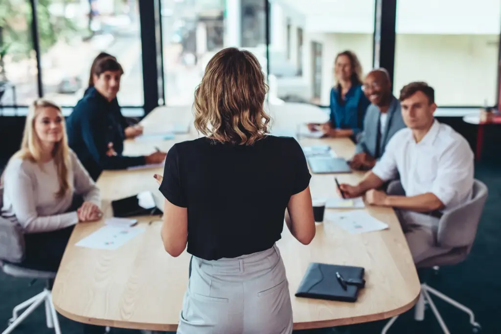 Inversores pitch startup fondos financiación - Formas jurídicas para startups en España en 2025