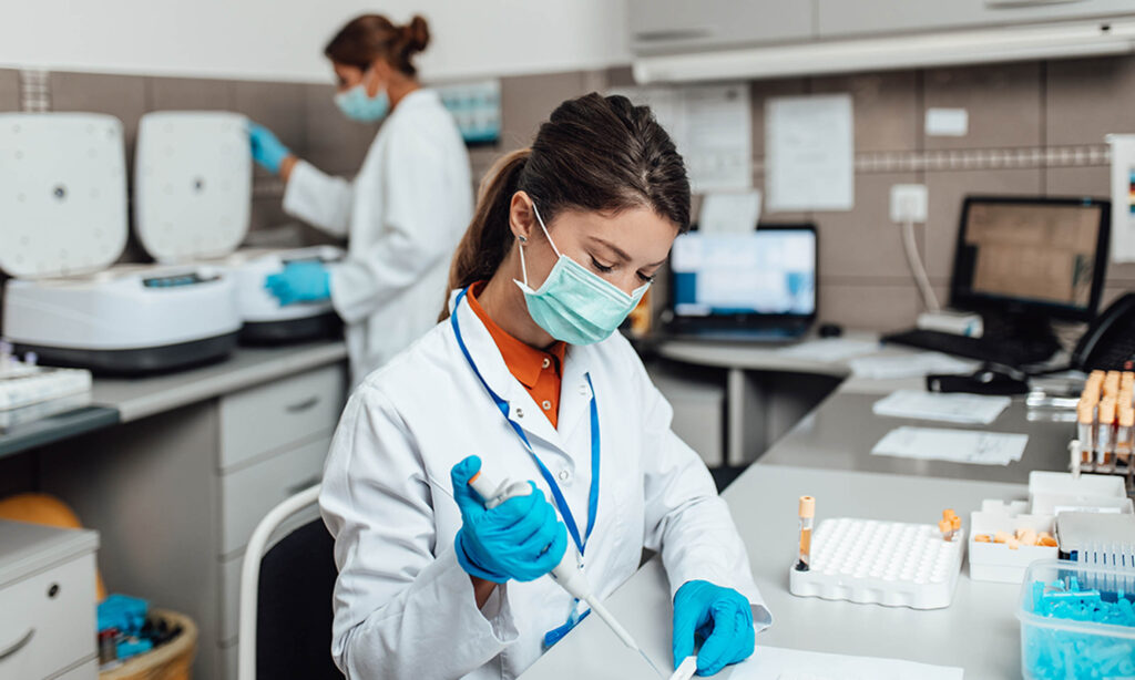 Laboratorio clínico sanitario. FPGS vs máster sanidad
